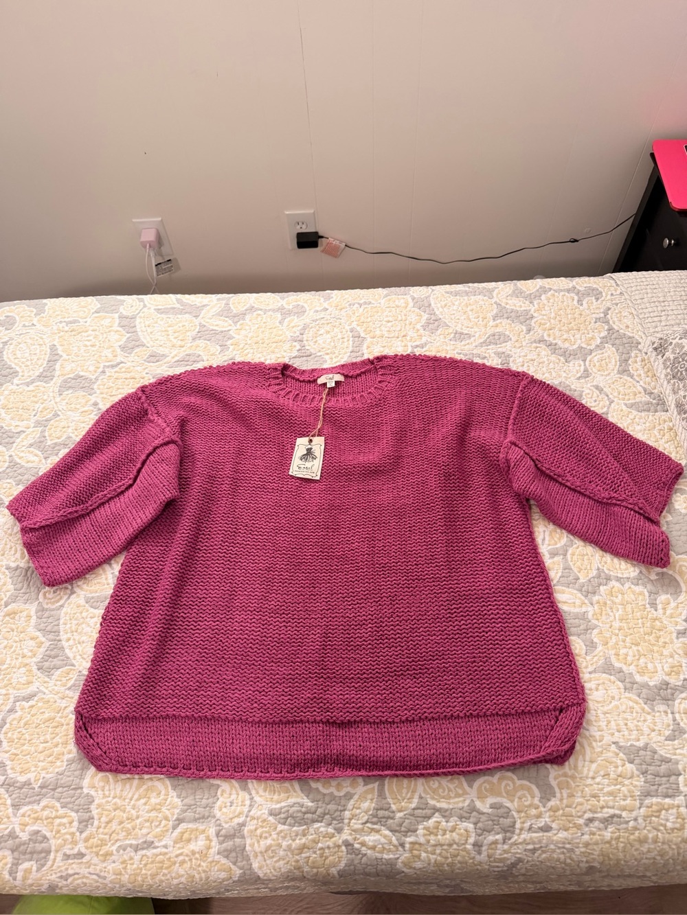 easel Short-Sleeve Crewneck Knit Sweater in Fuchsia